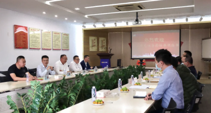 东莞市工信局与镇经发局领导莅临俄罗斯专享会294参观指导